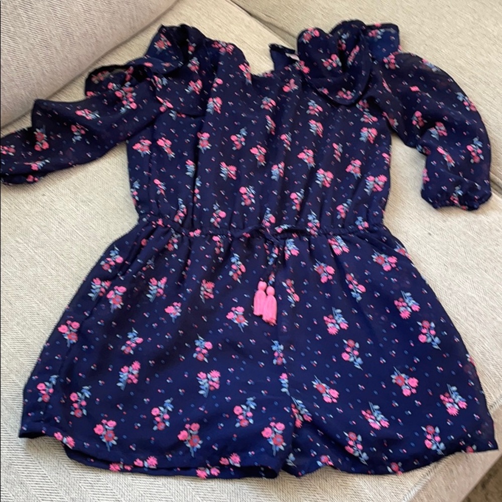 Girls romper with shoulder cut out ***